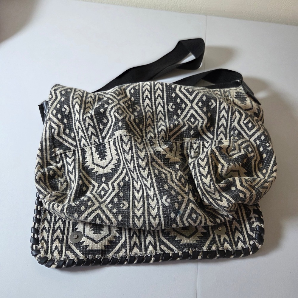 Mossimo Supply Co. Tribal Aztec Print Messenger Bag Shoulder Bag Crossbody‎